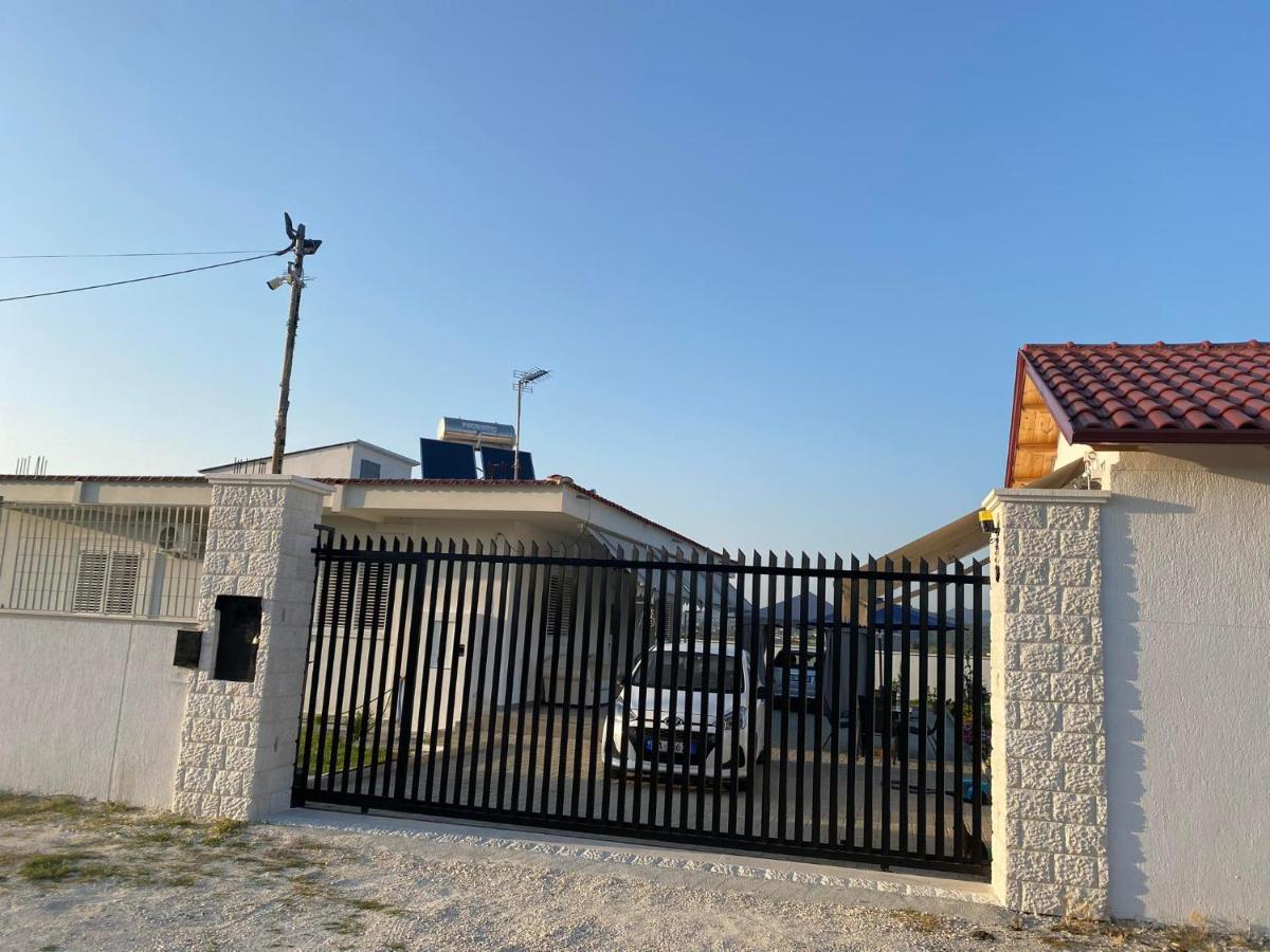 Bujtina Cela Berat Exterior photo